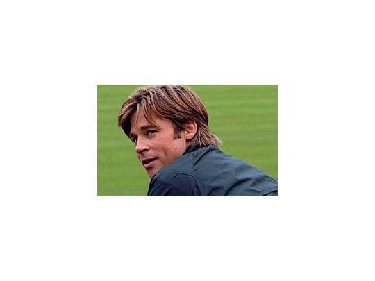 Brad Pitt encarna al director de un equipo de béisbol.