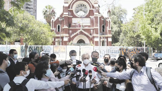 ORDEN. José Antonio Kast pide reformar los cuerpos de seguridad y revisión de leyes; Gabriel Boric ofrece planes contra la delincuencia.
