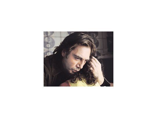 Javier Barden en una escena de «Biutiful», de Alejandro González Iñárritu, donde hay argentinos en el elenco, en la música y en el guión.
