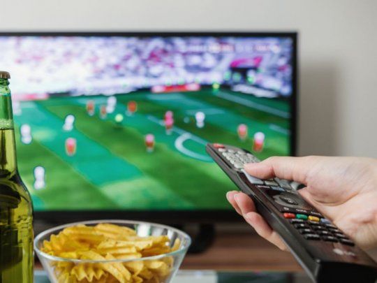 El público finalmente volverá a los estadios, pero como ocurre en todos los demás ámbitos, también en el fútbol habrá un antes y un después de la pandemia y ya no será lo que era para la industria del consumo y el marketing.