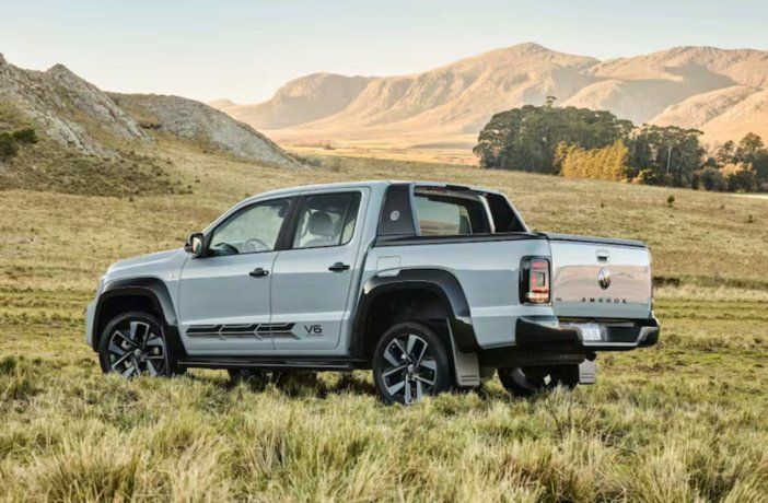 Si se toma como referencia el volumen total disponible para transportar objetos, las pick ups lideran con comodidad. La Volkswagen Amarok se ubica en el primer lugar con una capacidad declarada de 1.280 litros, posicionándose como el vehículo con mayor espacio de carga dentro del ranking.