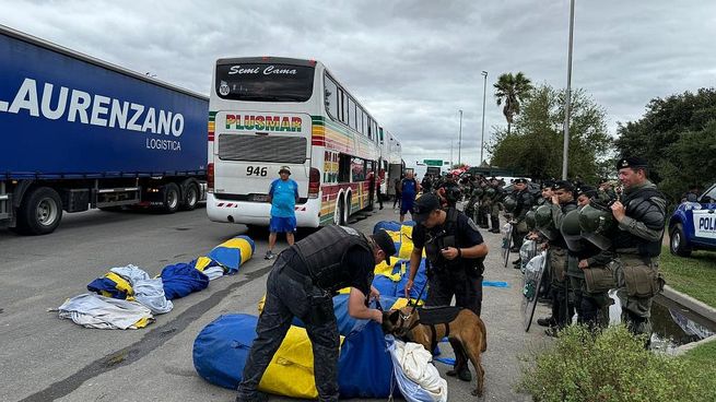 Distintas fuerzas de seguridad intervinieron ante la presencia de barras de Boca.