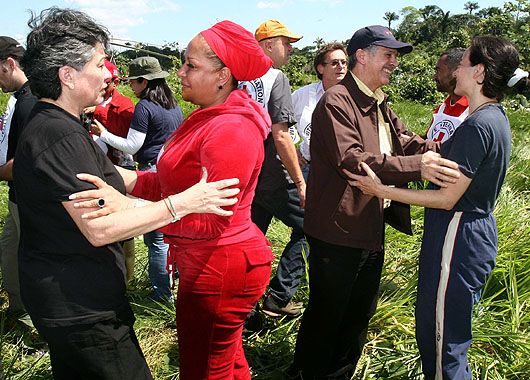 Las rehenes liberadas por las FARC se reencontraron con su familiares en Venezuela (foto 1)