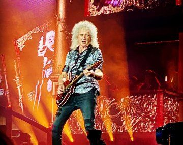 Cuarentena, coronavirus y rock. Brian May enseña las canciones más famosas de Queen en sus redes sociales.