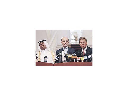 El ministro de Energía de Qatar, Abdalá ben Hamad al Attiyah, el titular de Petróleo de Irán, Gholam Nozari; y el presidente de la empresa rusa Gazprom, Alexei Miller, ayer en Teherán. Los tres países concentran 60% de las reservas mundiales de gas.