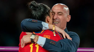 Luis Rubiales junto a Jenni Hermoso