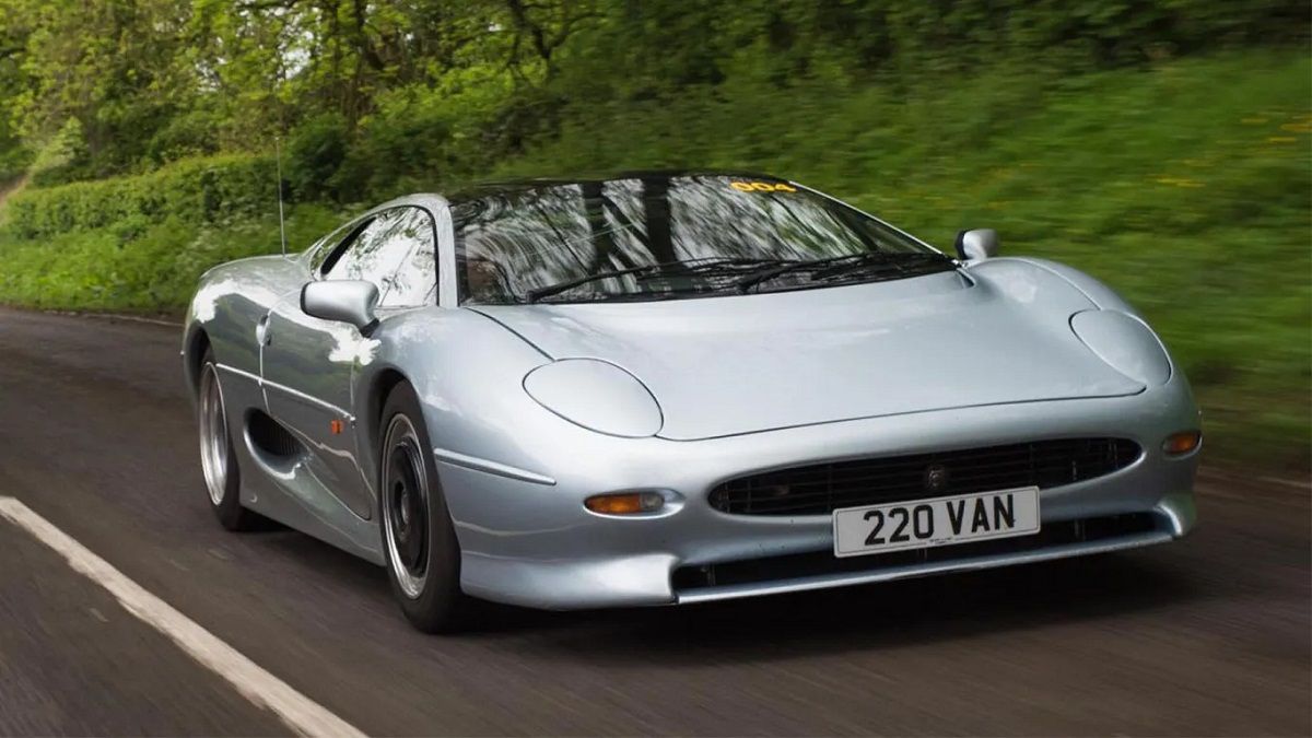 UK suspends export of luxury cars