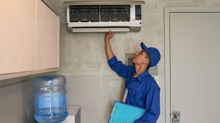 La instalación y el mantenimiento son costos clave a la hora de pensar en un aire acondicionado.