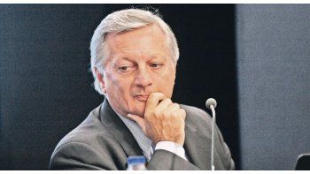ámbito.com | Millones. Compensan a Edenor y Edesur con $10.569,3 millones que los usuarios afrontarán en 48 cuotas mensuales a partir de este mes.
