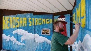 MENSAJE. La ciudad de Kenosha, Wisconsin, se llenó de murales con el mensaje “Black Lives Matters” (las vidas negras importan).