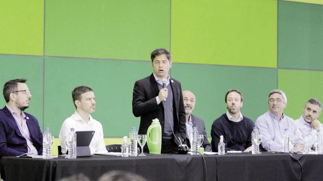 retorno. El gobernador encabezó ayer el primer encuentro presencial del año de una serie de reuniones para fortalecer la producción local.