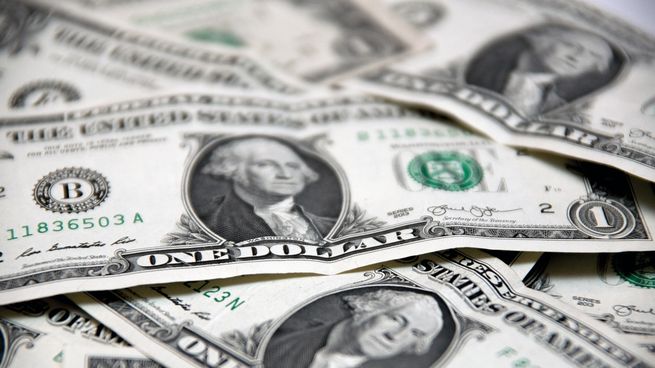 El dólar en el mundo tocó el viernes un máximo de siete semanas