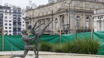 La Ciudad puso en marcha la restauración de la fuente de Plaza Lavalle