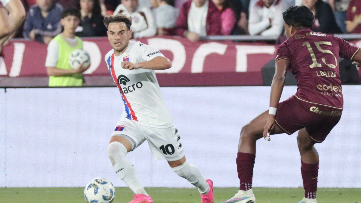 Lanús won its first match and left Tigre on the verge of relegation