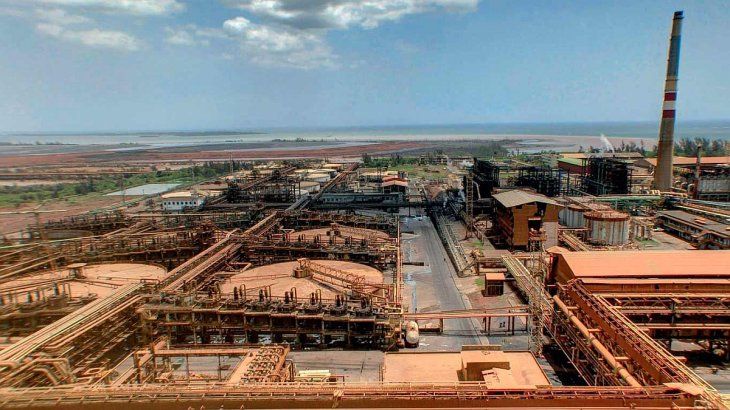 Planta Comandante Pedro Sotto Alba-Moa Nickel S.A., una empresa mixta con la canadiense Sherritt International, que extrae níquel y cobalto en Cuba. Planta Comandante Pedro Sotto Alba-Moa Nickel S.A., una empresa mixta con la canadiense Sherritt International, que extrae níquel y cobalto en Cuba.