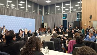 Taty Almeida se reunió con diputados de UP y de la izquierda.