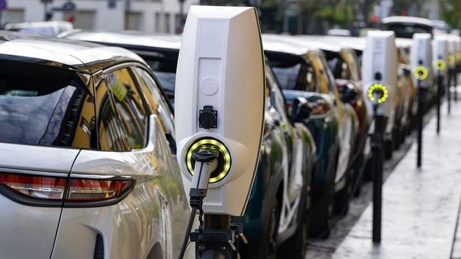 Movilidad sustentable. Francia no es el único país que ha frenado las subvenciones a los autos eléctricos, ya que Alemania puso fin prematuramente a su programa en diciembre.