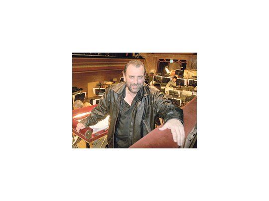 Luis Gorelik en los ensayos: dirigirá a la Estable del Colón en la «Carmen» de Wainrot, que el domingo abre la temporada de ballet.