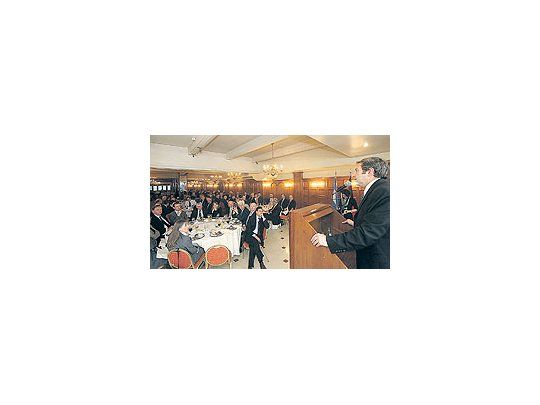 Julio Cobos expuso su manual económico para enfrentar la crisis ante embajadores deSuiza, Austria, el Reino de los Países Bajos y cámaras de comercio europeas.