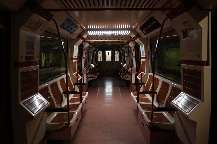 El metro de Barcelona esta sin electricidad. 