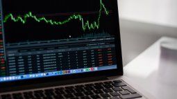mercados: siguio la ola positiva por la vacuna contra el covid-19, pero sufren las acciones de las tecnologicas