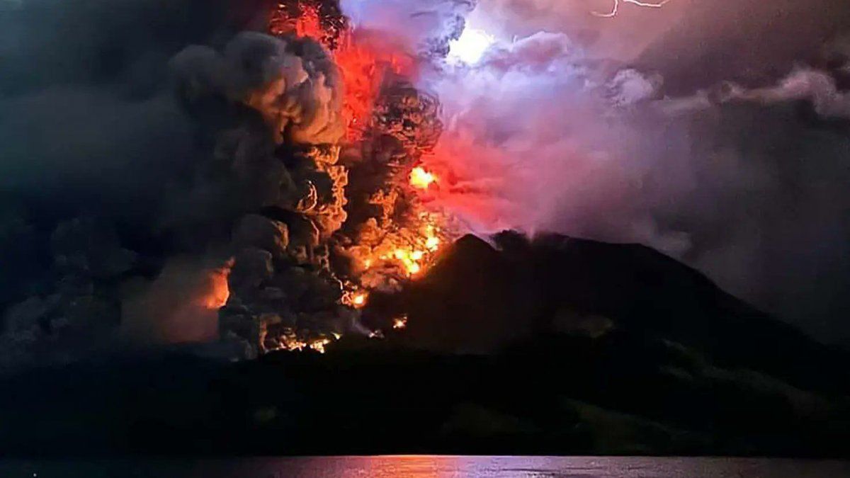 Maximum alert in Indonesia due to the eruption of the Ruang volcano