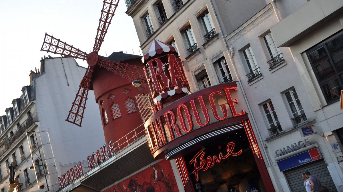 The wings of the iconic Moulin Rouge cabaret fell off in Paris