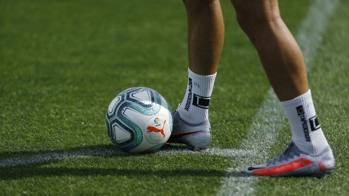 Which is the country that offers salaries in dollars and a house for playing soccer?