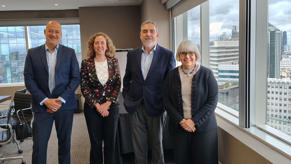 Diego Guaita (ADIRA), Mara Bettiol (UART), Gustavo Trías (ADEAA) e Irene Capusselli (AVIRA), cuatro de las cinco cámaras que integran el Comité Asegurador Argentino. Diego Guaita (ADIRA), Mara Bettiol (UART), Gustavo Trías (ADEAA) e Irene Capusselli (AVIRA), cuatro de las cinco cámaras que integran el Comité Asegurador Argentino.