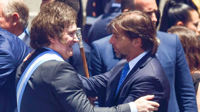 El presidente Javier Milei junto a su par uruguayo, Luis Lacalle Pou.