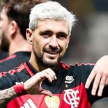 Giorgian De Arrascaeta en la victoria 4-0 del Flamengo ante el Atlético Mineiro, tres días antes de sufrir la fractura de clavícula. Giorgian De Arrascaeta en la victoria 4-0 del Flamengo ante el Atlético Mineiro, tres días antes de sufrir la fractura de clavícula.