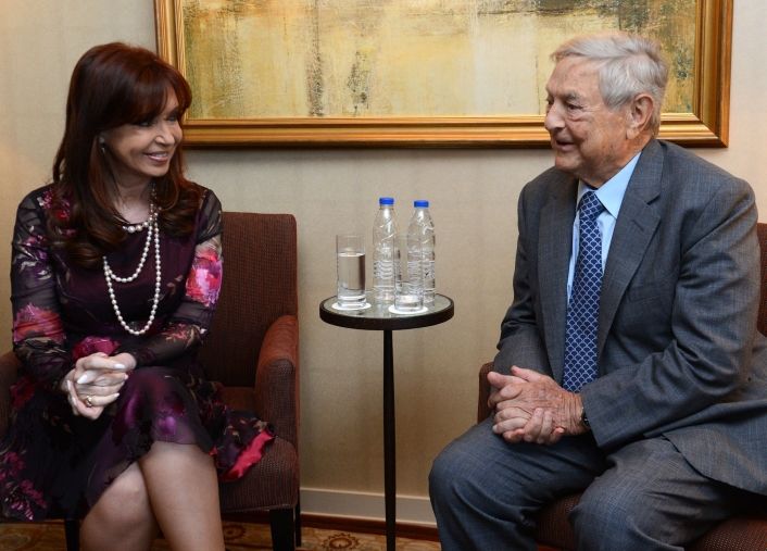 Cristina cerró su jornada con George Soros (foto 1)