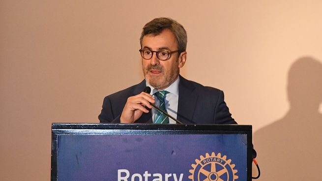 El presidente de la UIA, en su exposición en el Rotary Club.