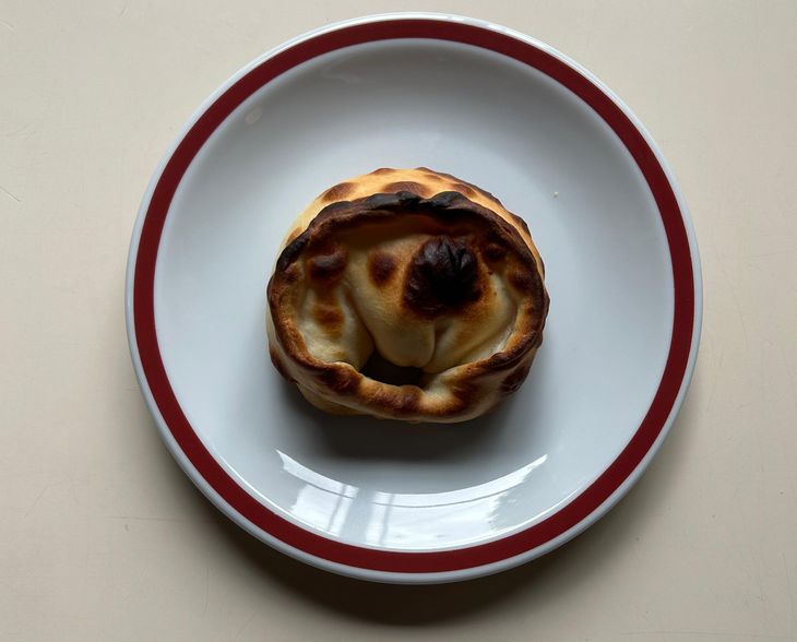 Ofrece cocina de primera línea con espíritu patrio y atención personalizada. Ofrece cocina de primera línea con espíritu patrio y atención personalizada.