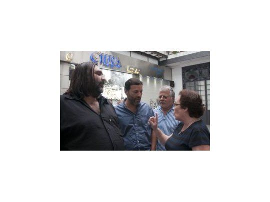 :El jefe del Sindicato Unido de Trabajadores de la Educación de Buenos Aires (Suteba), Roberto Baradel junto a la Secretaria General de CTERA, Estela Maldonado luego de la conferencia donde anunciarion los detalles del reclamo que llevarán este viernes a la convocatoria de la Paritaria Nacional Docente.