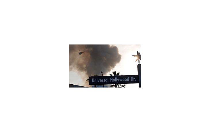 Un incendio consumió parte de los estudios Universal en California