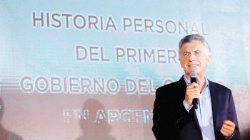 literario. Mauricio Macri ayer reapareció en público con el lanzamiento de su primer libro . Militantes del PRO animaron desde afuera.