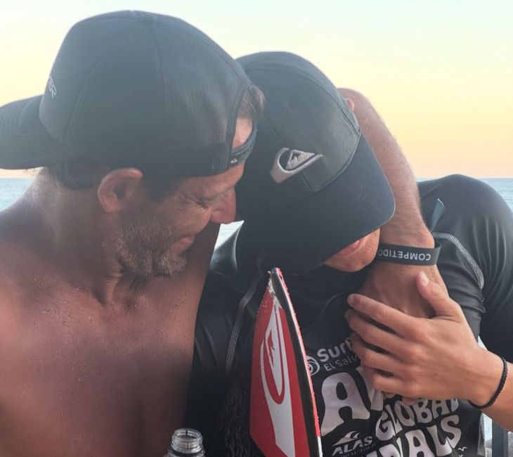  Con Martín, su padre y coach, además del más ganador en la historia del país con seis títulos nacionales. Con Martín, su padre y coach, además del más ganador en la historia del país con seis títulos nacionales.