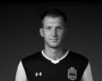 El futbolista de Lokomotiv Moscú Innokentiy Samokhvalov falleció mientras entrenaba en su casa.