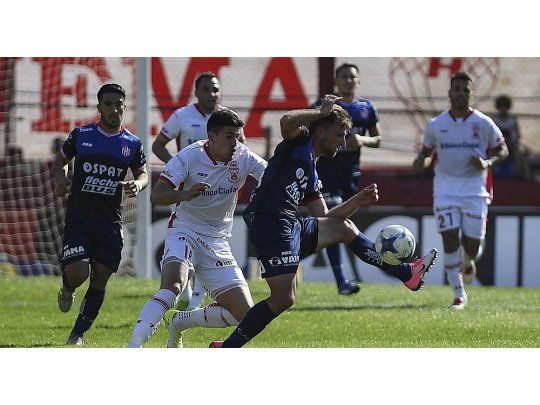 Huracán y Unión se conformaron con un deslucido punto
