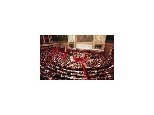 Francia avanza con su controvertida ley antipiratería.