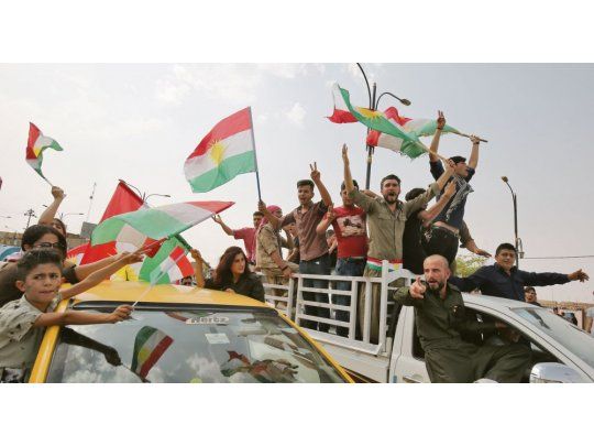 Desahogo. Miles de personas salieron ayer a las calles de Kirkuk y otras ciudades del Kurdistán iraquí para celebrar lo que consideraban un hito en el camino a la autodeterminación.