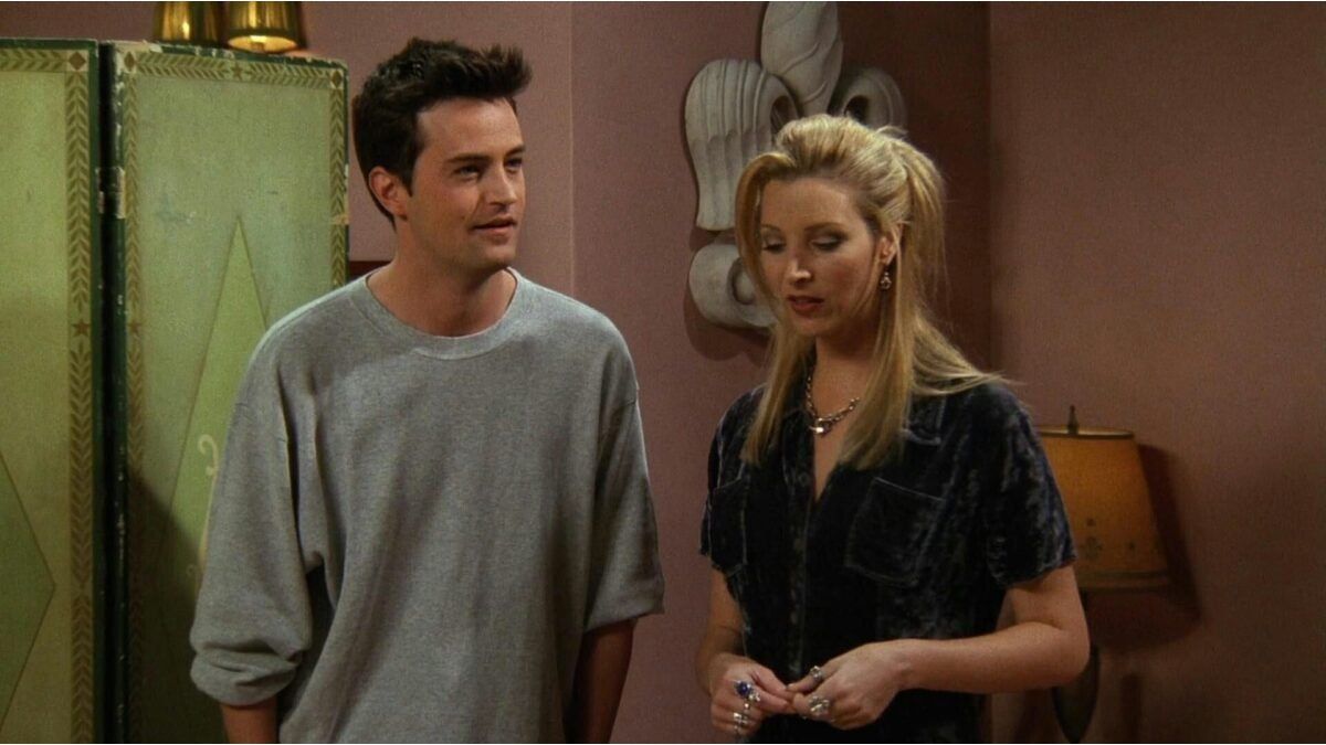 Lisa Kudrow revealed that she watched “Friends” again to remember Matthew Perry