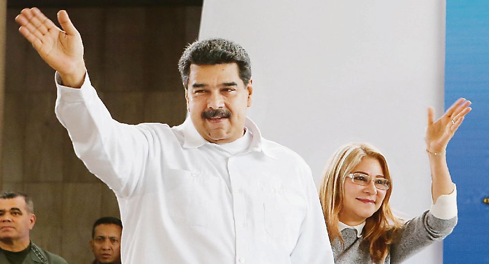 Flores fue la representante legal del propio Chávez cuando fue procesado por el fallido intento de golpe de 1992. 