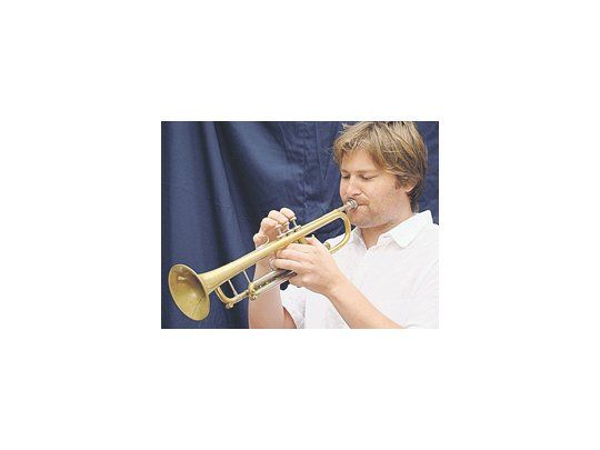 El trompetista marplatense Valentín Garvie brilló junto a la Banda Sinfónica de Córdoba en un concierto auspiciado por la comunidad armenia de la provincia.