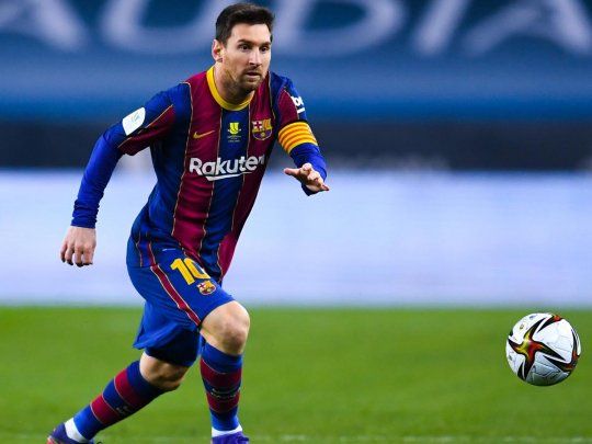 Messi firmaría un contrato hasta 2026 y con una rebaja salarial del 50%.