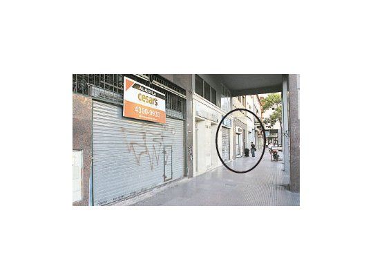 En  Paseo Colón  al 1100 desembarcó el año pasado un Carrefour Express. A pocos metros, había un supermercado oriental, que este año decidió bajar la persiana.