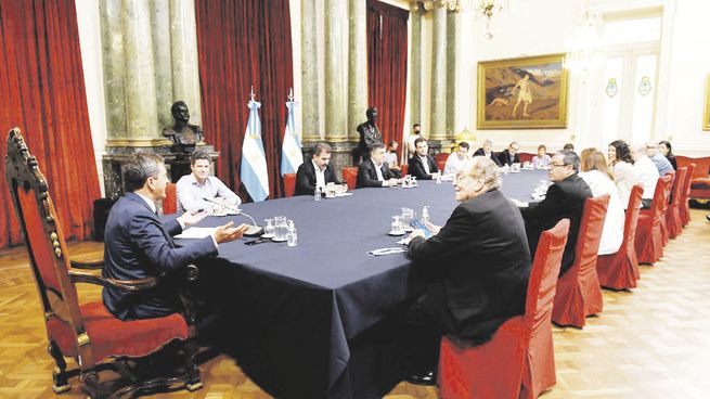 agenda. Tras meses de distanciamiento, autoridades de Diputados y jefes de bloque pudieron reunirse y definir la discusión sobre el FMI.