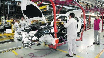 Crisis. La menor actividad y las pérdidas por la devaluación están afectando a los autopartistas y el problema se traslada a las automotrices.