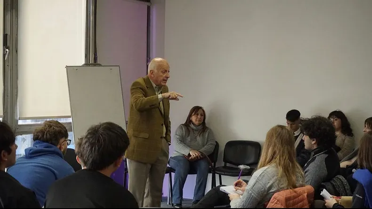 Las materias siempre son dictadas por expertos en el área. Las materias siempre son dictadas por expertos en el área.